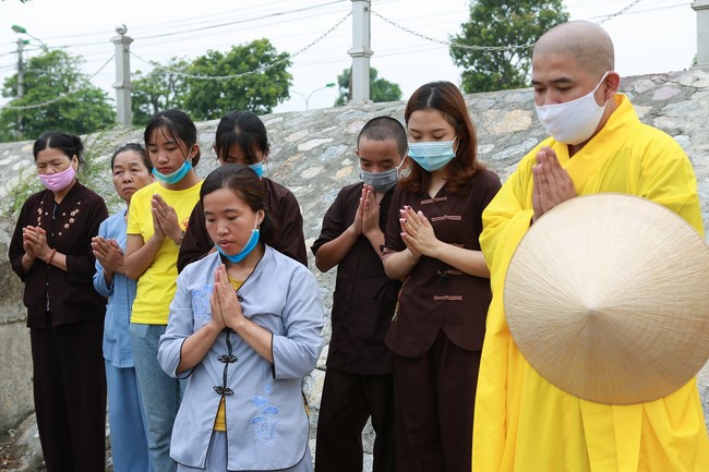 Charity of  Dong Cao pagoda